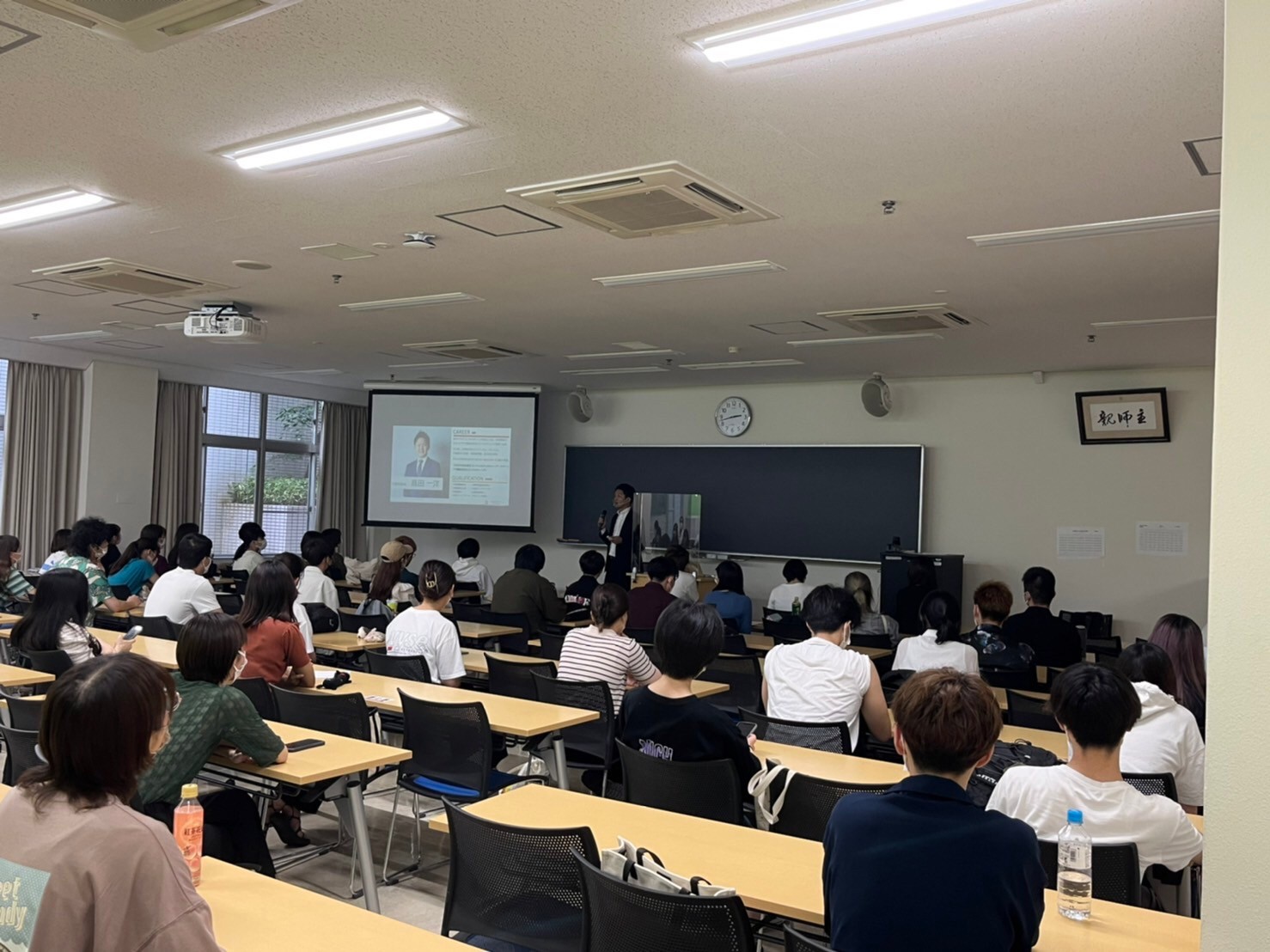 目白大学で、代表の高田が講義を行いました。